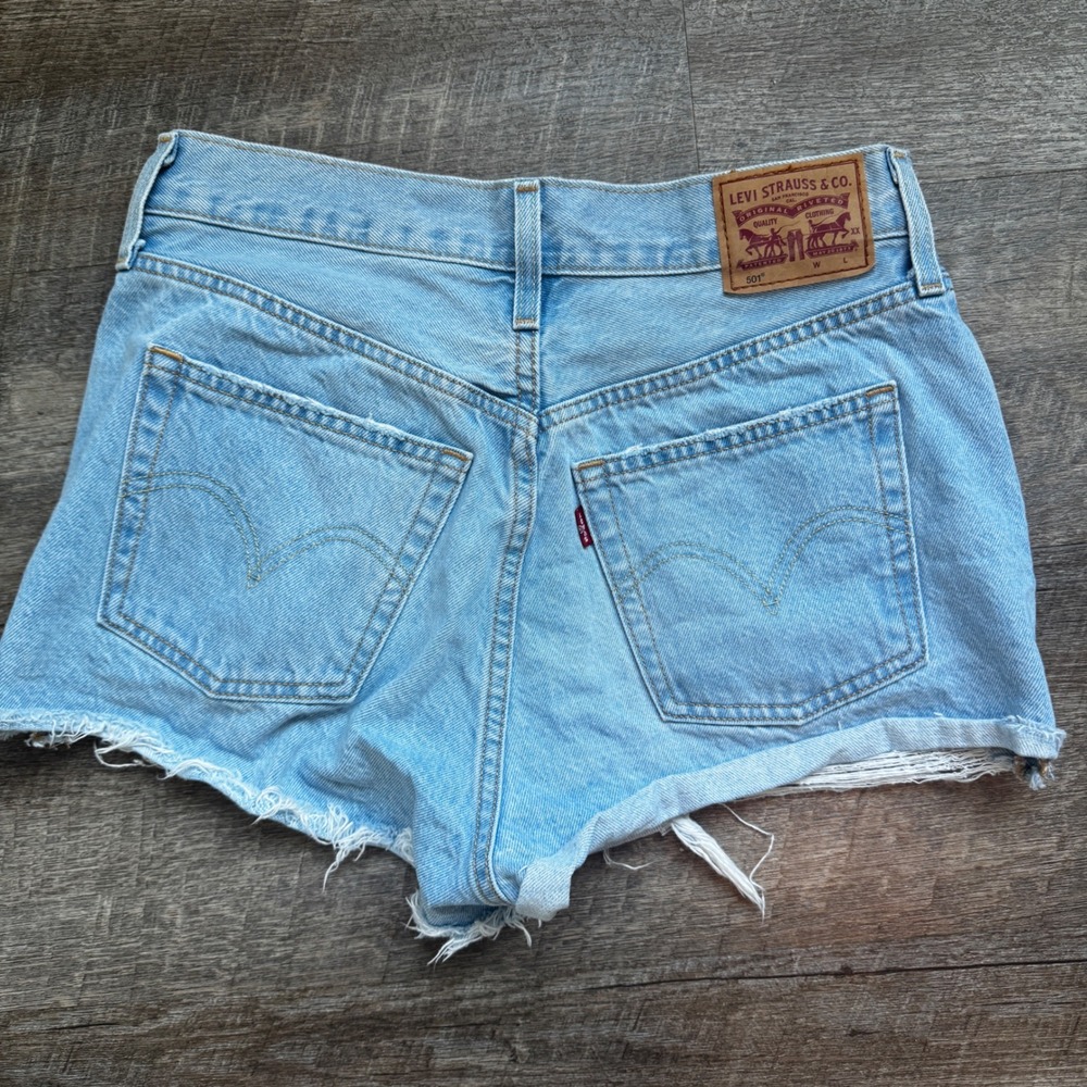 Levi's 501 Original Denim Shorts Size 28 Regular Light Wash Blue Distressed Hem